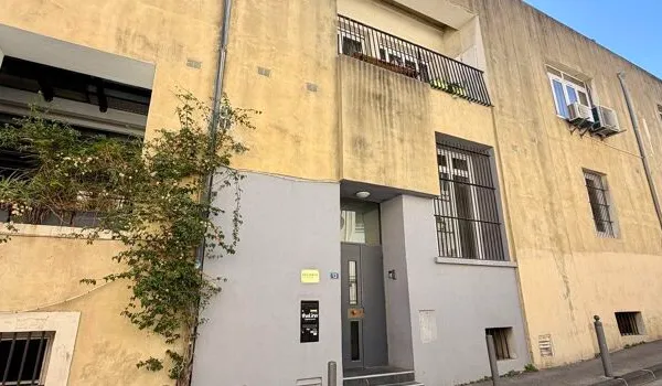Local commercial 1 pièce 79 m²