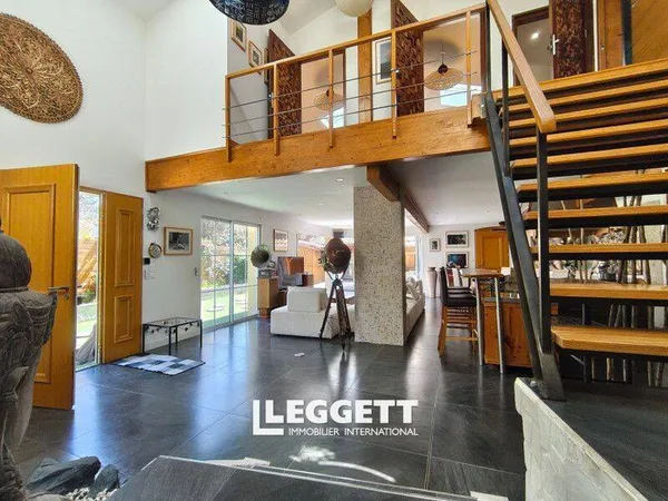 Maison 7 pièces 220 m²