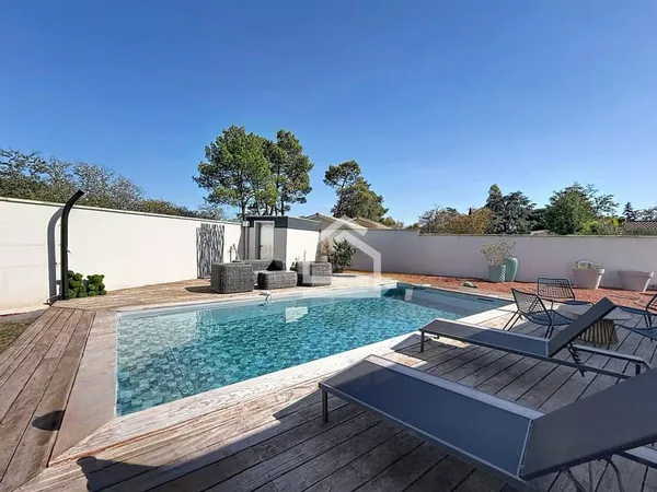 IZON - Maison Contemporaine de 228m2, 4 chambres, piscine.