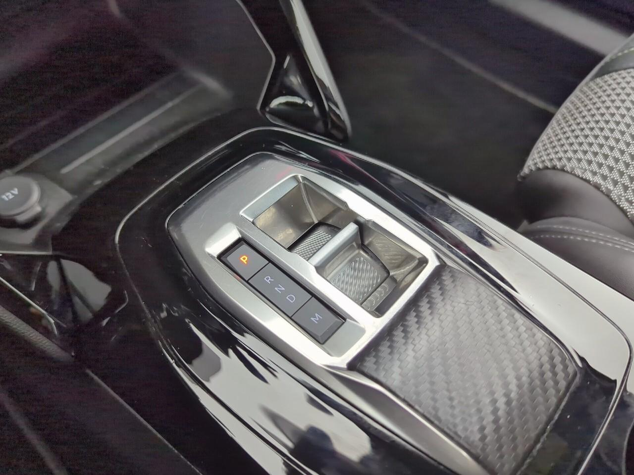 Peugeot 2008 puretech 130 s&s eat8 gt — photo 28
