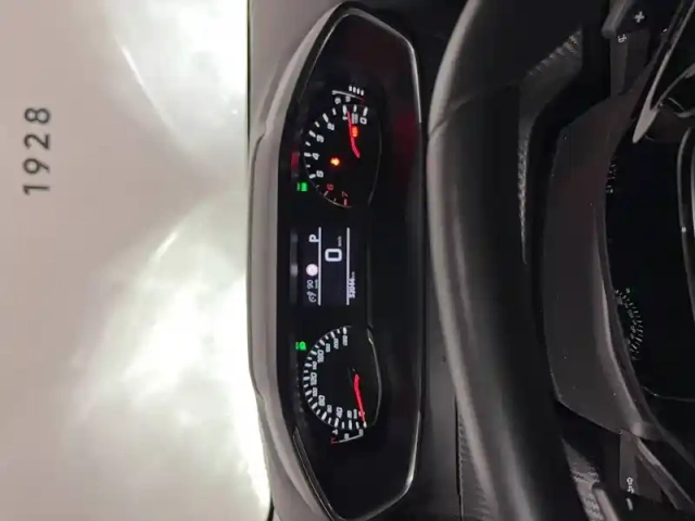 Peugeot 208 puretech 100 s&amp;s eat8 — photo 8