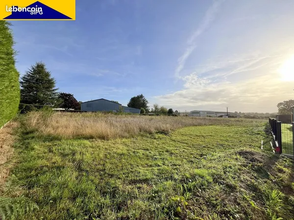 Terrain 1735 m² BAIS