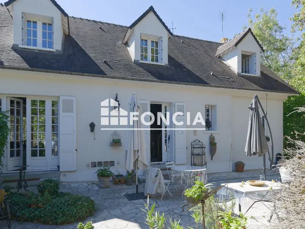 DRAVEIL - Pavillon de 9 pièces de 140m2 sur 2890m2 terrain