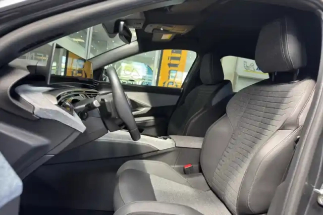 Peugeot 3008 hybrid 136 e-dcs6 — photo 10