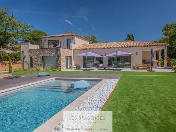 Vends maison récente - 210 m² - 5 pièces, 4 chambres - Grimaud 83310