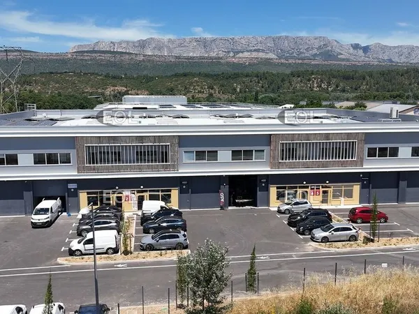 Local bureaux 385 m²