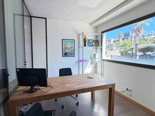 LOCATION DE BUREAUX PROFESSIONNELS 102,38 m²