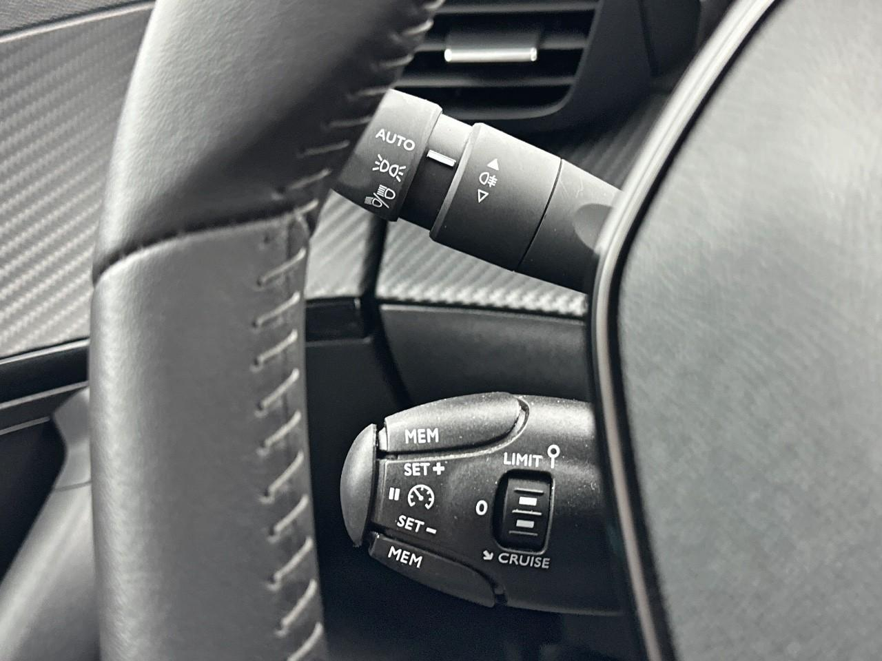Peugeot 2008 puretech 100 s&s bvm6 allure pack — photo 17