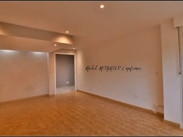 Gap, T3 traversant de 77,92 m² avec grand balcon, vue dégagée et parking sécurisé