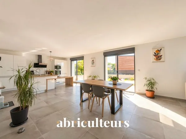 Vends maison ancienne - 220.05 m² - 7 pièces, 6 chambres - Couëron 44220