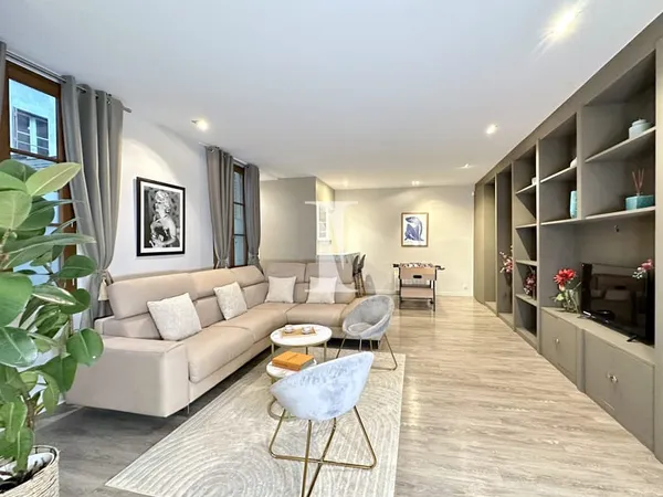 75007 - RUE DU BAC - 3 PIECES