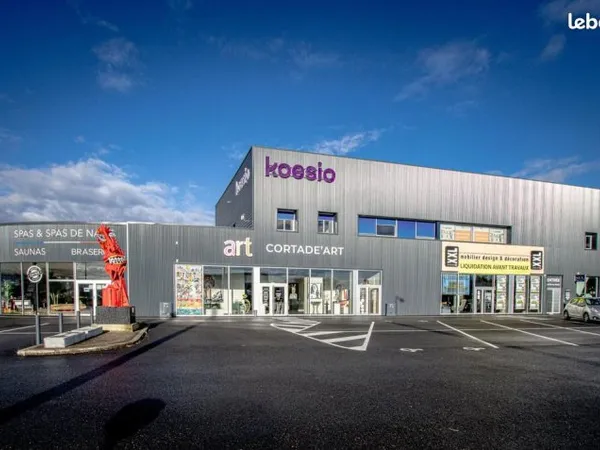 Local commercial 300 m²