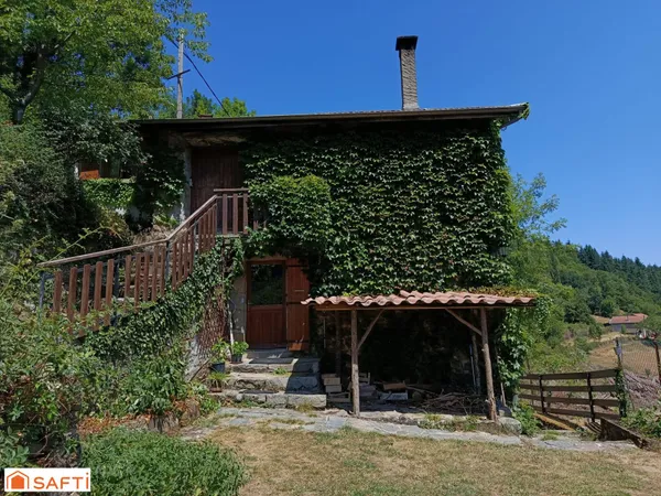 Maison isolée : 50m2, écrin de verdure, terrain attenant