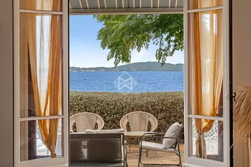 Villa 8 pièces 240 m²
