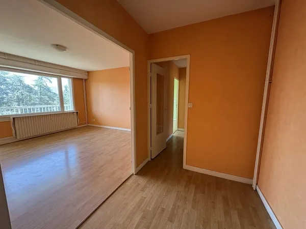 PORTAIL ROUGE - Appartement T3 avec cave et garage
