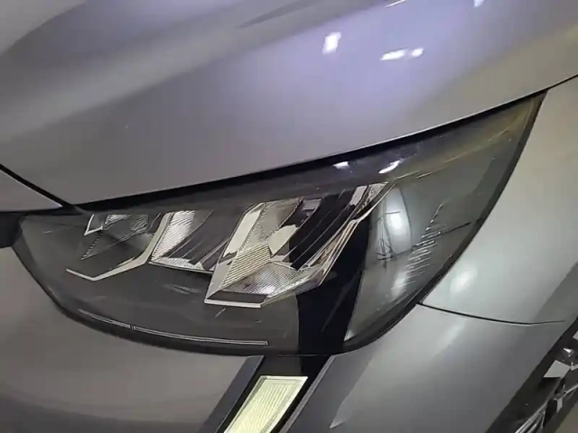 Peugeot 208 puretech 100 s&amp;s eat8 — photo 16