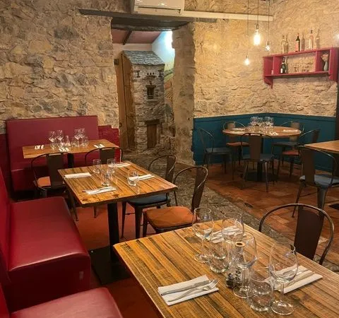 À saisir - fonds de commerce restaurant dans un cadre exceptionnel - un des plus beaux villages de F