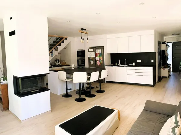 Maison - 7 pièces - 205 m2