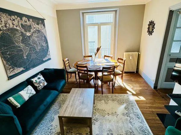 Une grande chambre en colocation: pers seule ou couple