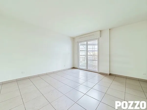Studio Granville 1 pièce 25.45 m2 balcon+ place de parking en sous sol .