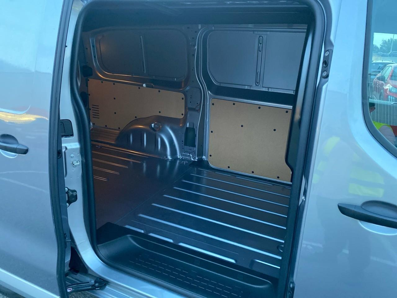 Opel Vivaro fourgon fgn taille xl bluehdi 120 s&s bvm6 — photo 10