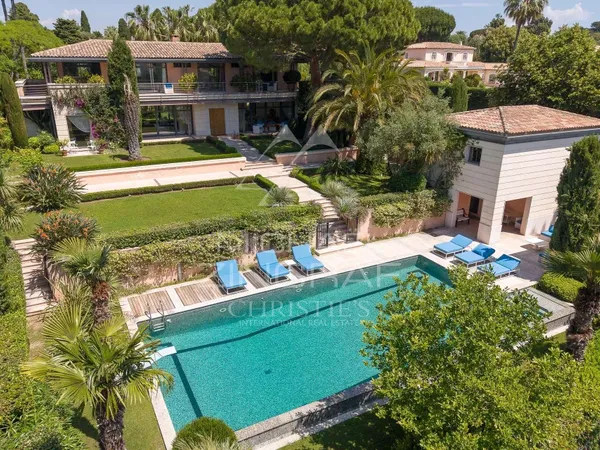 Villa 6 pièces 379 m²