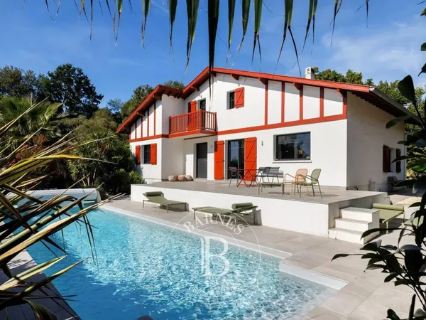 Vends maison - 210 m² - 6 pièces, 5 chambres - Bidart 64210