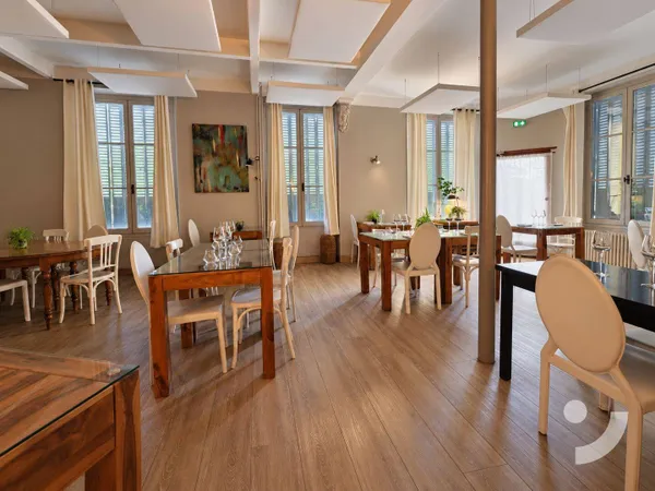 Immeuble 696 m²