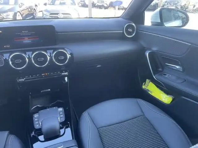 Mercedes Classe A 250 e berline progressive line — photo 18