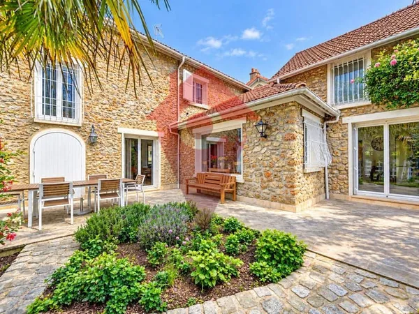 Maison 10 pièces 360 m²