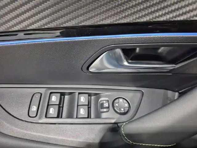 Peugeot 2008 hybrid 145 e-dcs6 — photo 15