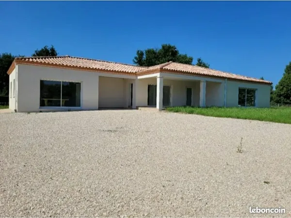 Villa 200 m2 - 7 pièces - 2500 m2 de terrain