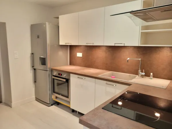 Centre du village de Bessenay, T5 en duplex