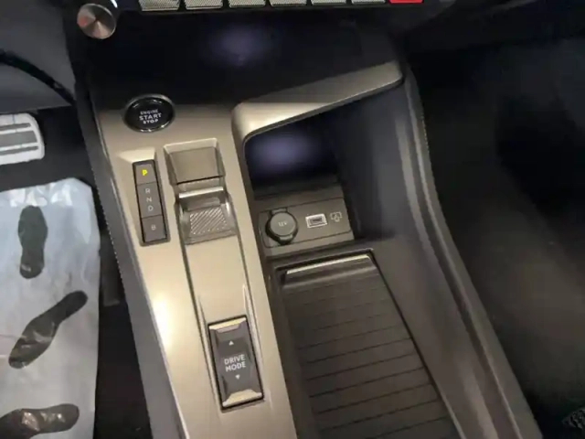 Peugeot 308 phev 225 e-eat8 — photo 15