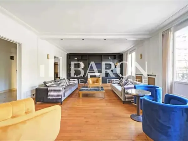 Appartement 6 pièces 182 m²