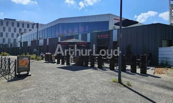 Local commercial 695 m²