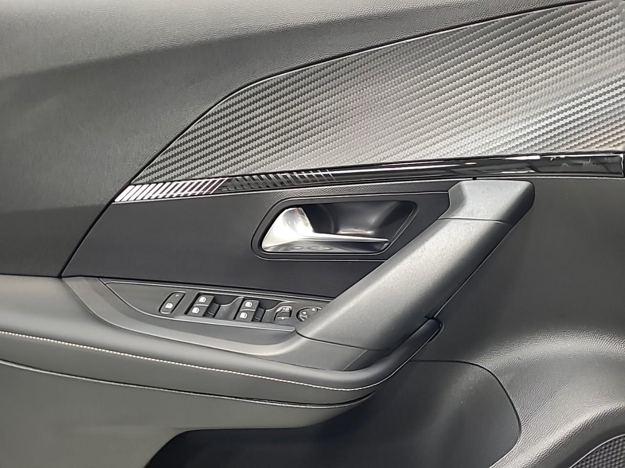 Peugeot 2008 hybrid 145 e-dcs6 allure — photo 25
