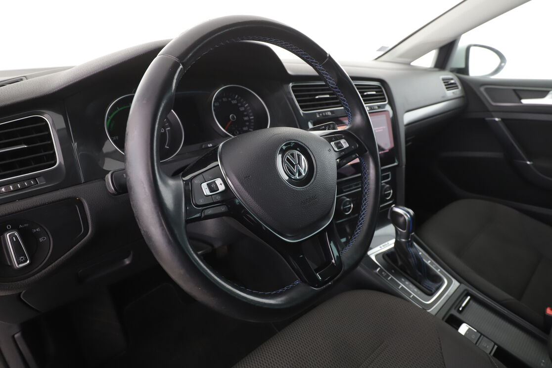 Volkswagen e-Golf VII e-Golf Electrique 35.8 kWh — photo 10