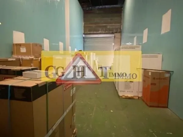Local industriel 330 m²