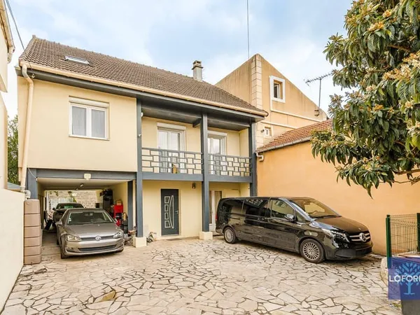 Maison 10 pièces 150 m²