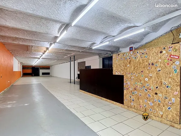 Local 196 m²