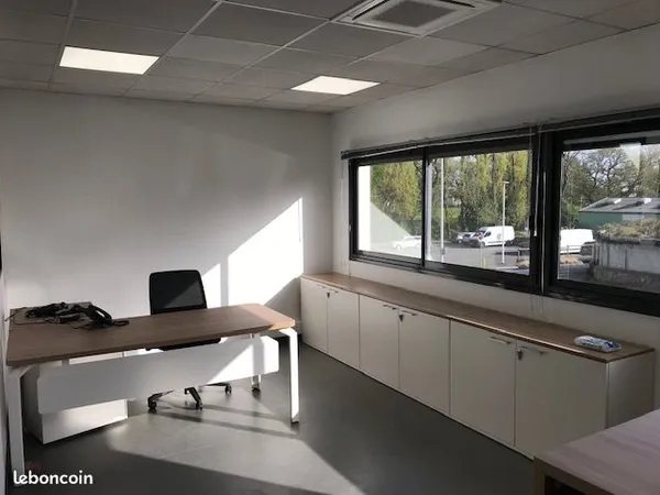 A louer bureaux vannes 47 m2