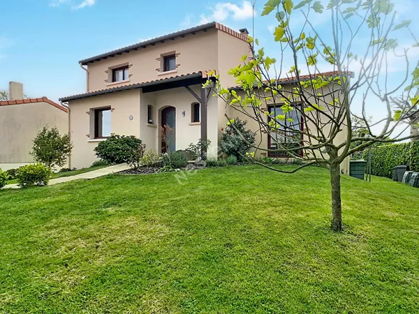Maison Saint Andre De La Marche 8 pièce(s) 174m2