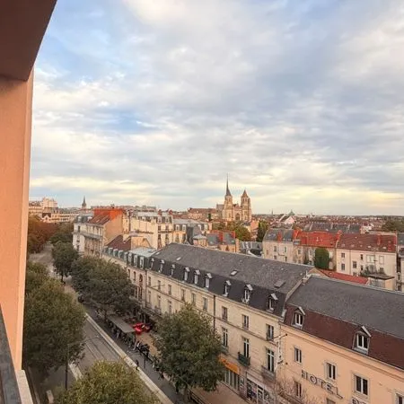 Dijon Proche Darcy - Vue cathédrale - 69 m² - T2 bis/T3 - Balcon - Garage possible