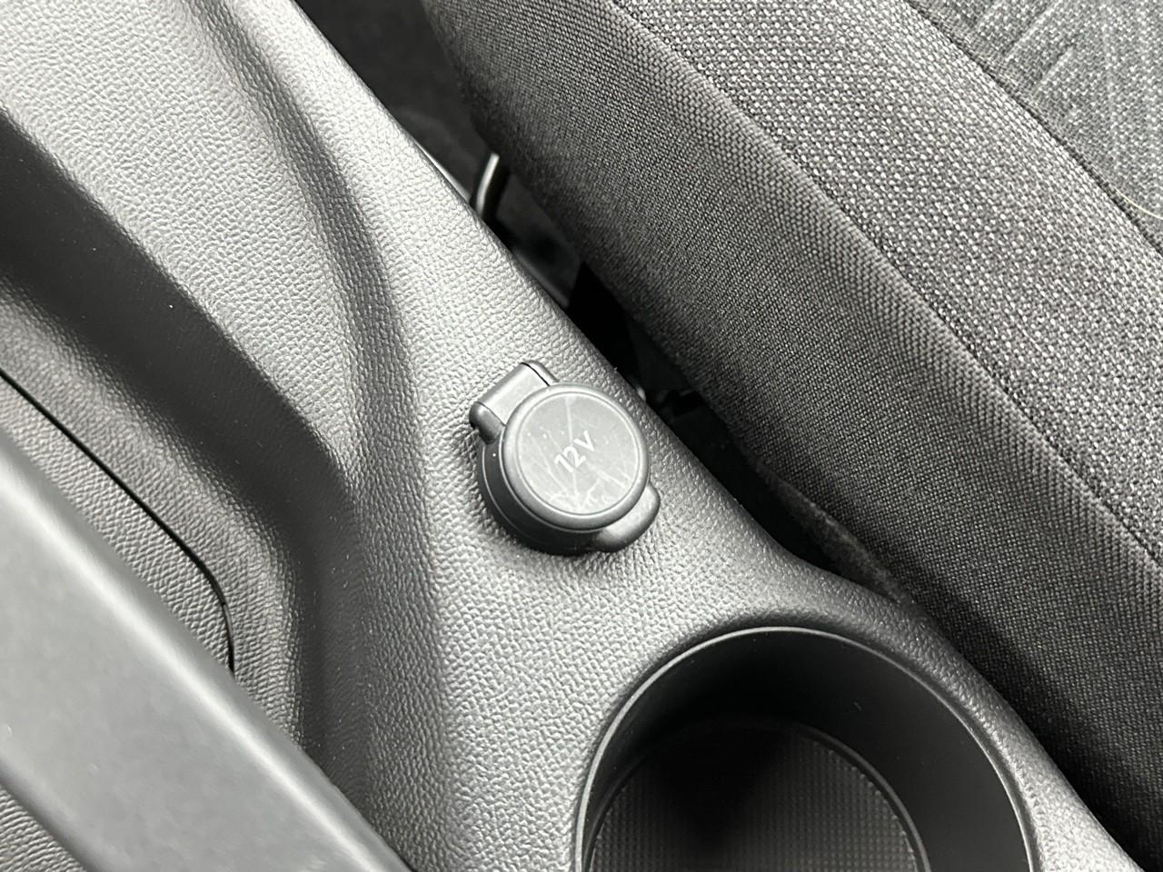Peugeot 2008 hybrid 145 e-dcs6 style — photo 29