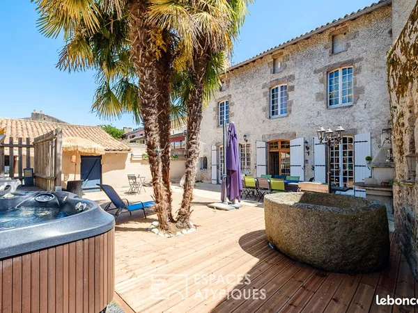 Maison 10 pièces 306 m²