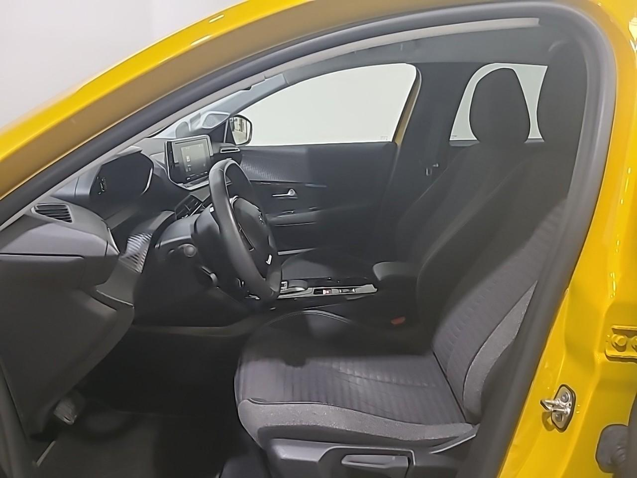 Peugeot 208 electrique 50 kwh 136ch style — photo 10