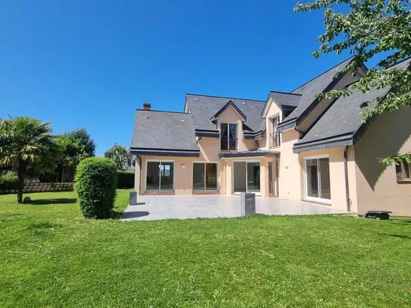 Maison 7 pièces 225 m²