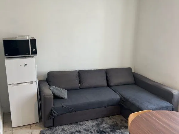 Top t2 meublé au centre ville / salin ( rénové et avec cour privative )