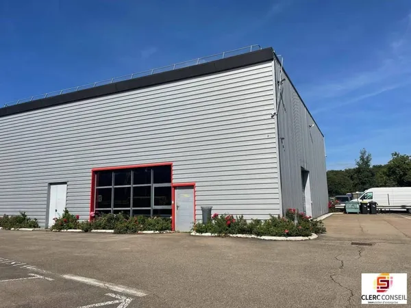 Local d'activité 281 m²